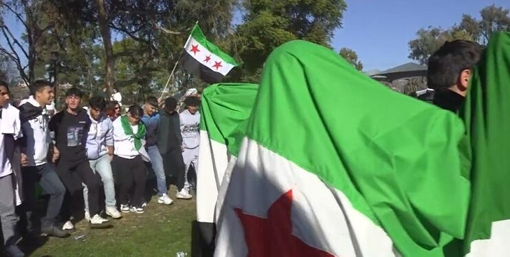 Sirios celebran en El Cajón la caída del régimen de Bashar al-Assad