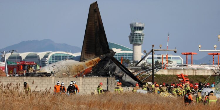 Avión se incendió al aterrizar en Corea del Sur reportan 179 muertos