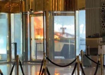 Explosión de Cybertruck en Las Vegas deja un muerto frente al hotel de Donald Trump