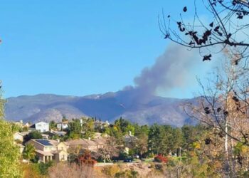 Incendio Border 2 es empujado hacia México; no hay riesgo para Chula Vista