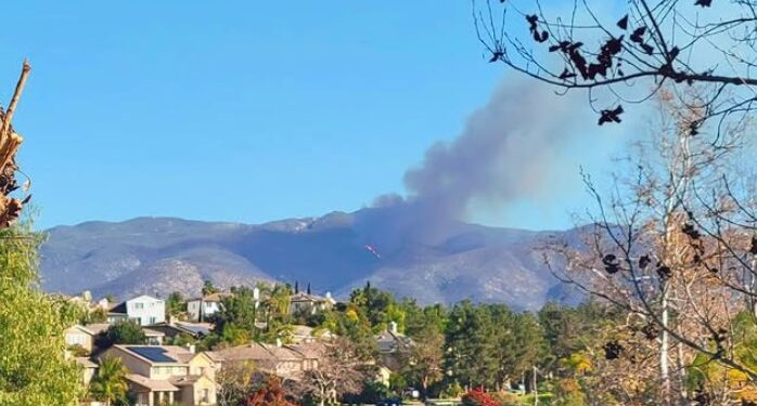 Incendio Border 2 es empujado hacia México; no hay riesgo para Chula Vista