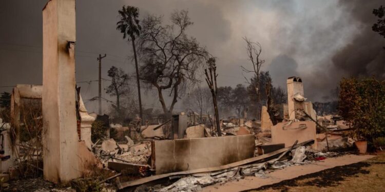 California prohíbe cancelaciones de seguros para víctimas de incendios