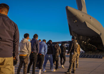 Casa Blanca desmiente negativa de México a vuelos de deportación