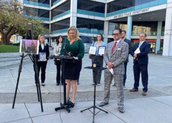 Demandan a SDPD por represalias tras quejas de violencia doméstica sobre un sargento