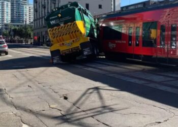 Choque entre Trolley de MTS y camión de basura dejó varios heridos leves