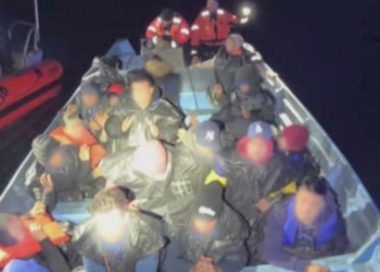 Interceptan a 12 migrantes mexicanos en una embarcación en las costas de Point Loma