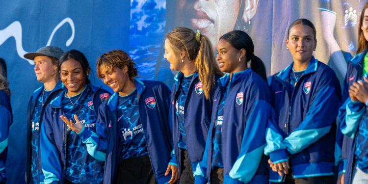San Diego Wave FC presenta su nuevo uniforme Altamar ante más de 600 aficionados