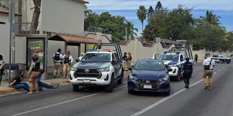 Detienen a pareja de estadounidenses en Puerto Vallarta por delitos de narcotráfico