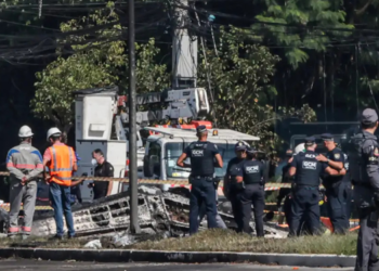 Una avioneta cae en plena avenida de Sao Paulo y deja dos muertos
