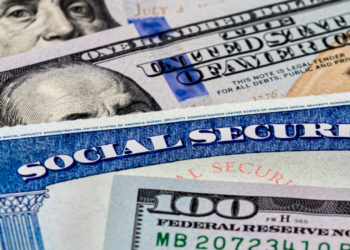 Ciudadanos fuera de EE.UU. podrían perder sus beneficios del Seguro Social