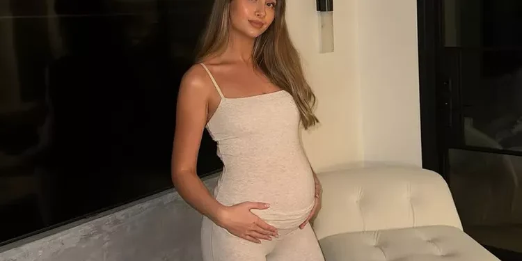 Lily Phillips, la influencer que estuvo con 100 hombres en un día, anuncia embarazo