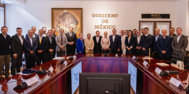 Sheinbaum se reunió con empresarios ante posibles aranceles de Trump