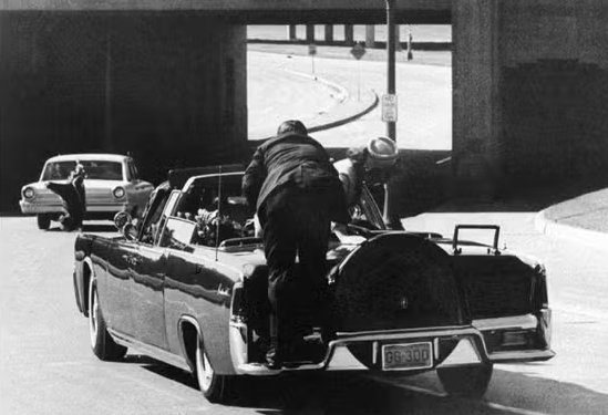 Fallece Clint Hill, el agente del Servicio Secreto que intentó salvar a JFK