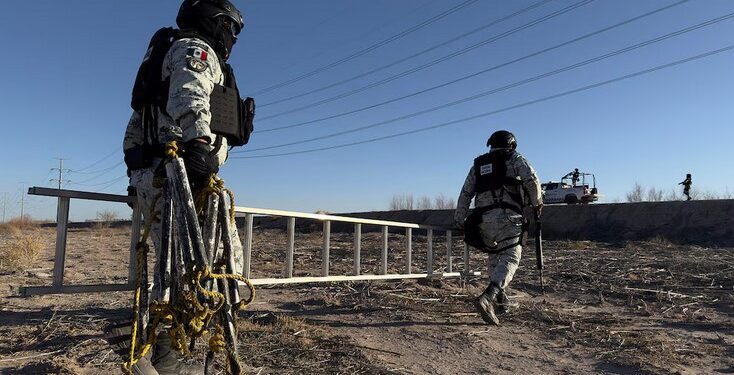 Ejército y Guardia Nacional aseguran equipo usado para cruces ilegales en Juárez