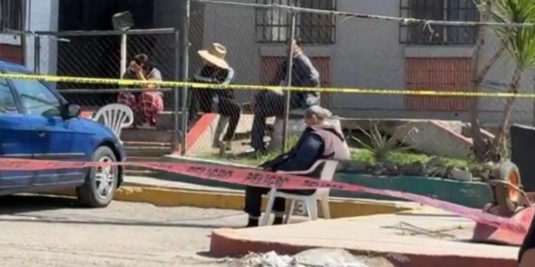 Asesinan a adulto mayor mientras tomaba el sol en Tijuana