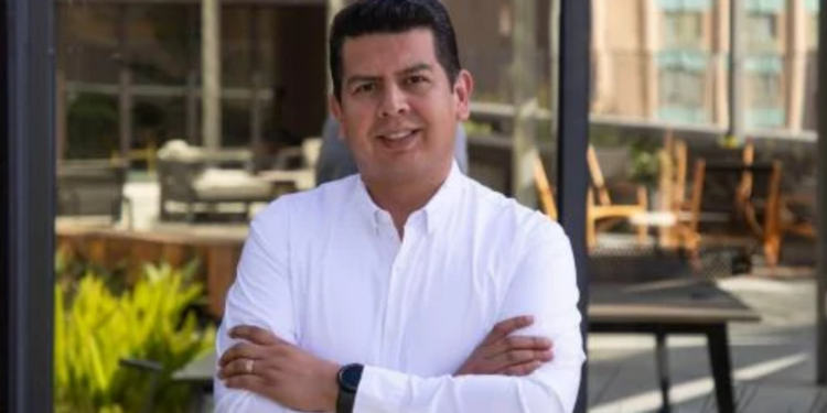 Avanza en California la AB 833 de David Álvarez para enfrentar escasez de maestros bilingües