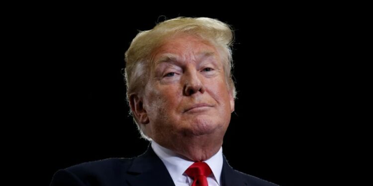 Trump exige destitución de juez que bloqueó deportaciones de presuntos pandilleros