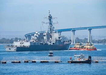 EE. UU. despliega buque de guerra en el Pacífico cerca de México para reforzar frontera sur