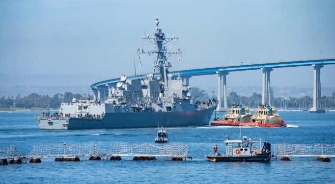 EE. UU. despliega buque de guerra en el Pacífico cerca de México para reforzar frontera sur