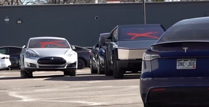 Investigan vandalismo en concesionario Tesla de Encinitas