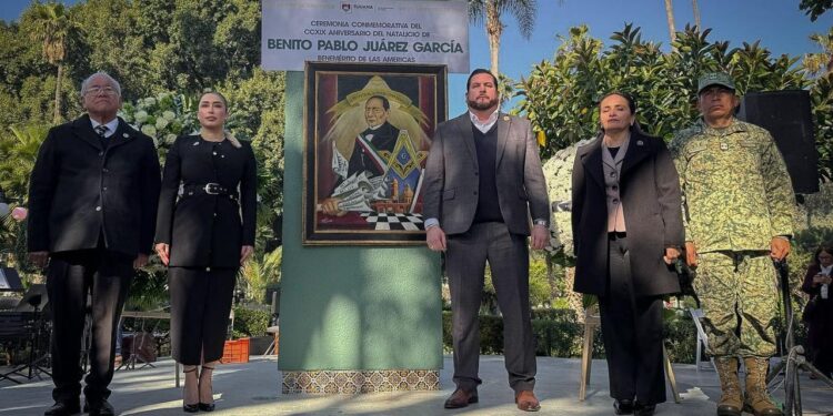 Conmemoran en Tijuana el 219 aniversario del natalicio de Benito Juárez