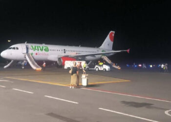 Evacuaron vuelo de Viva en Puerto Escondido por fuego en motor