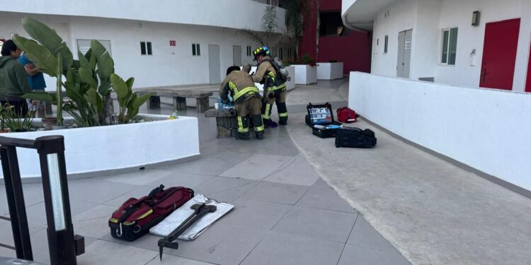 Explosión en edificio de Playas de Tijuana dejó tres lesionados graves