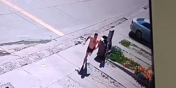 Fugitivo estadounidense escapa semidesnudo tras ataque a agente en Tijuana