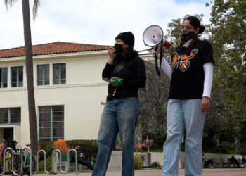 Estudiantes de SDSU vuelven a manifestarse en defensa de los derechos de estudiantes indocumentados