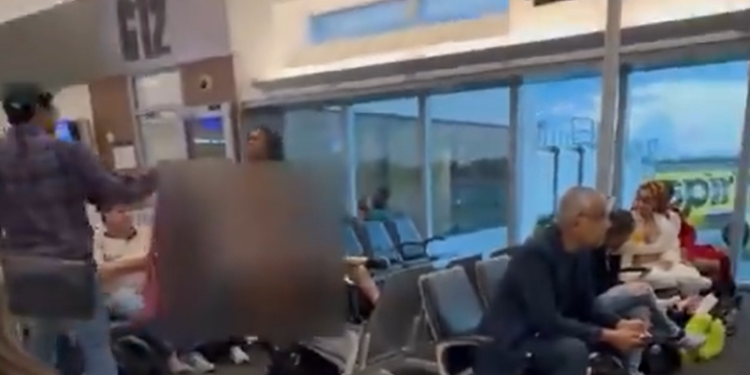 mujer desnuda en aeropuerto de florida