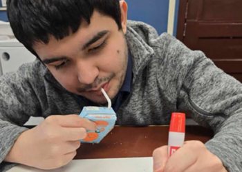 Exigen justicia para adolescente con autismo baleado por la policía de Pocatello