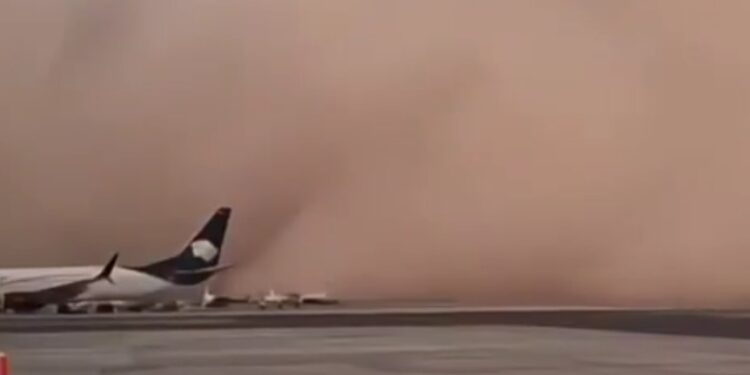 Tormenta de arena cubrió Chihuahua en minutos