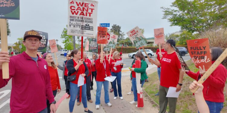 Docentes y familias de San Diego se movilizan en defensa de la educación pública