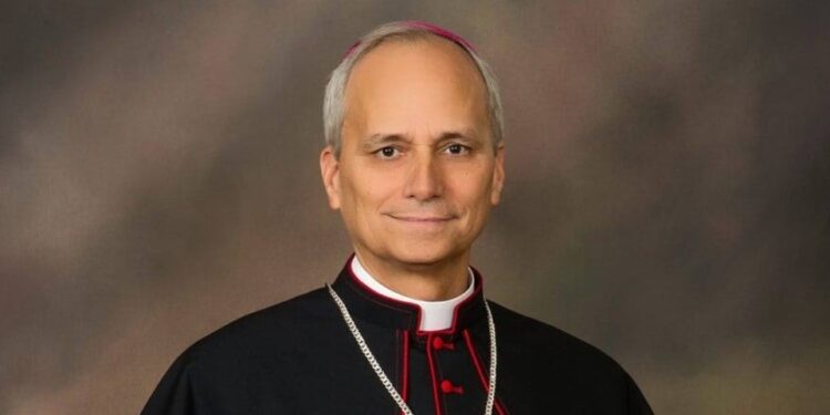 El Vaticano anuncia a Robert Francis como el nuevo papa