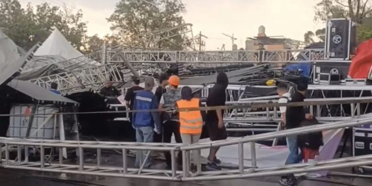 Colapsa escenario durante festejo del Día de las Madres en México