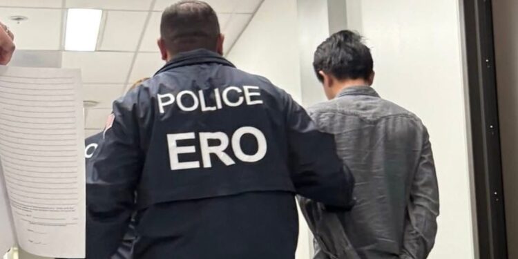 Denuncian arrestos sin orden judicial a migrantes tras audiencias en corte de inmigración en San Diego
