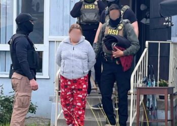 Detienen a cinco mexicanos en San Diego por fraude de pasaportes e inmigración