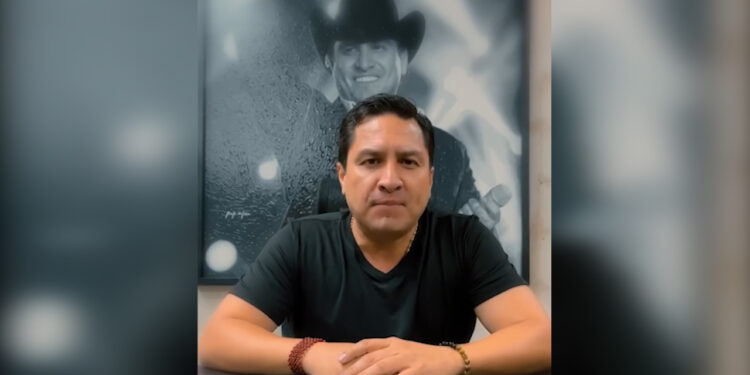 Julión Álvarez pospone concierto en Texas tras cancelación de su visa de trabajo
