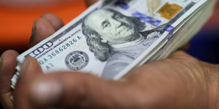 California anuncia aumentos al salario mínimo en múltiples ciudades desde julio de 2025