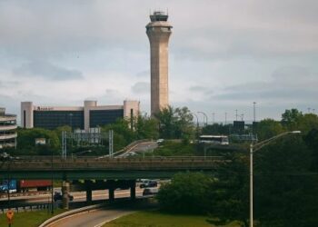 Nueva falla en radar obliga a suspender vuelos en aeropuerto de Newark