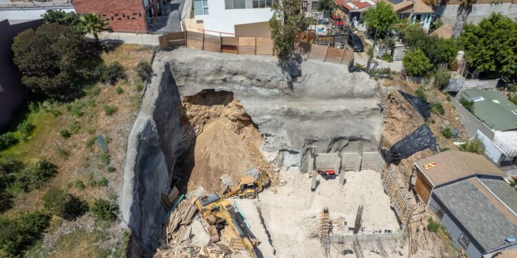 Colapso de tierra en obra de La Cacho provoca evacuación de viviendas