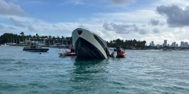 Yate Lamborghini se hunde en Miami con 32 influencers a bordo