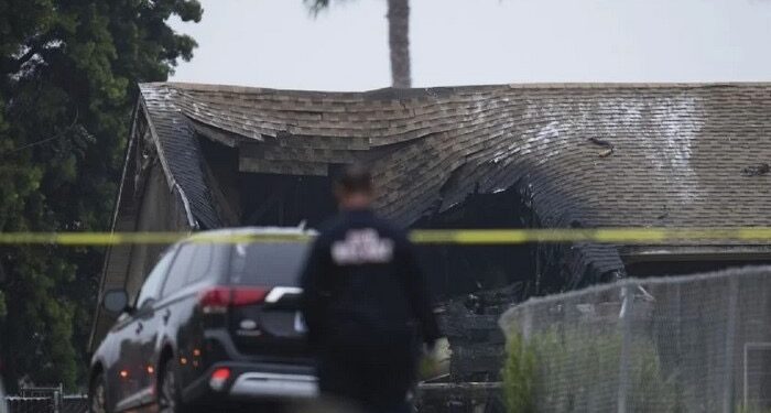 Avioneta cae en zona residencial de Murphy Canyon en San Diego