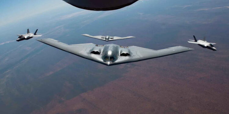 Bombarderos de la Fuerza Aérea de EUA se desplazan hacia el Pacífico en medio de tensiones con Irán