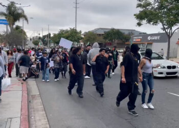 Realizan protesta contra ICE en National City por operativos migratorios