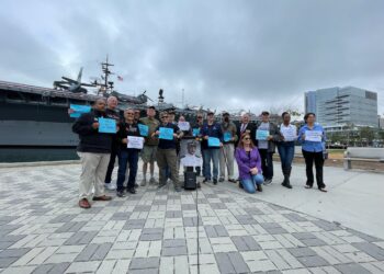 Líderes de San Diego se oponen al renombramiento del USNS Harvey Milk