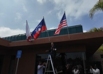 San Diego conmemora Juneteenth con izamiento histórico de bandera