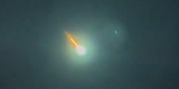 Meteoro iluminó el cielo del norte mexicano