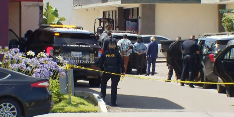 Investigan homicidio tras tiroteo afuera de lounge en Kearny Mesa