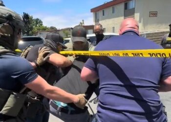 Alcalde de San Diego firma orden ejecutiva que exige mayor transparencia en operativos migratorios